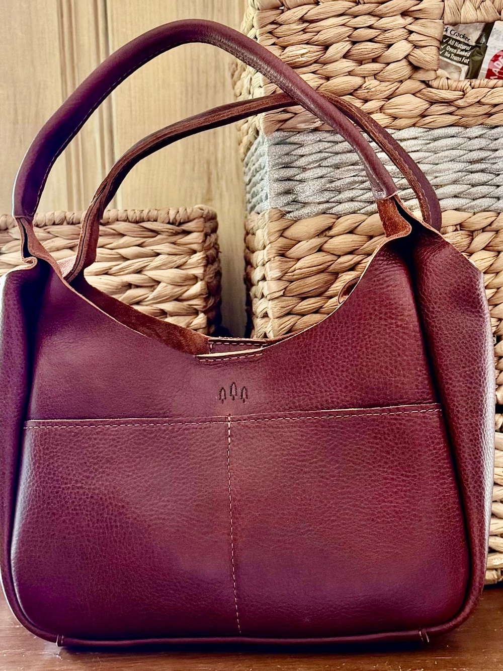 PORTLAND LEATHER COMPANY MEDIUM MADISON SHOULDER BAG IN NUTMEG - Picture 2 of 14